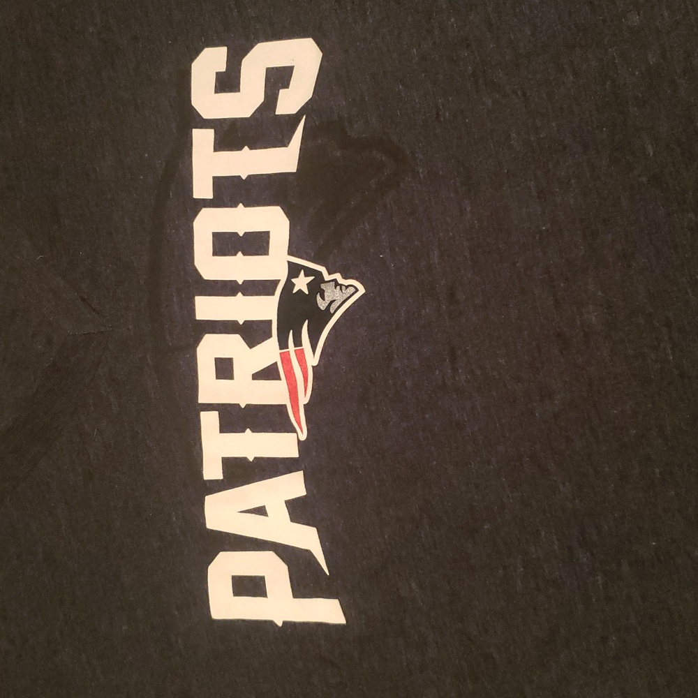 NFL Team Apparel Women's New England Patroits V-neck Short Sleeve Shirt - Picture 4 of 8